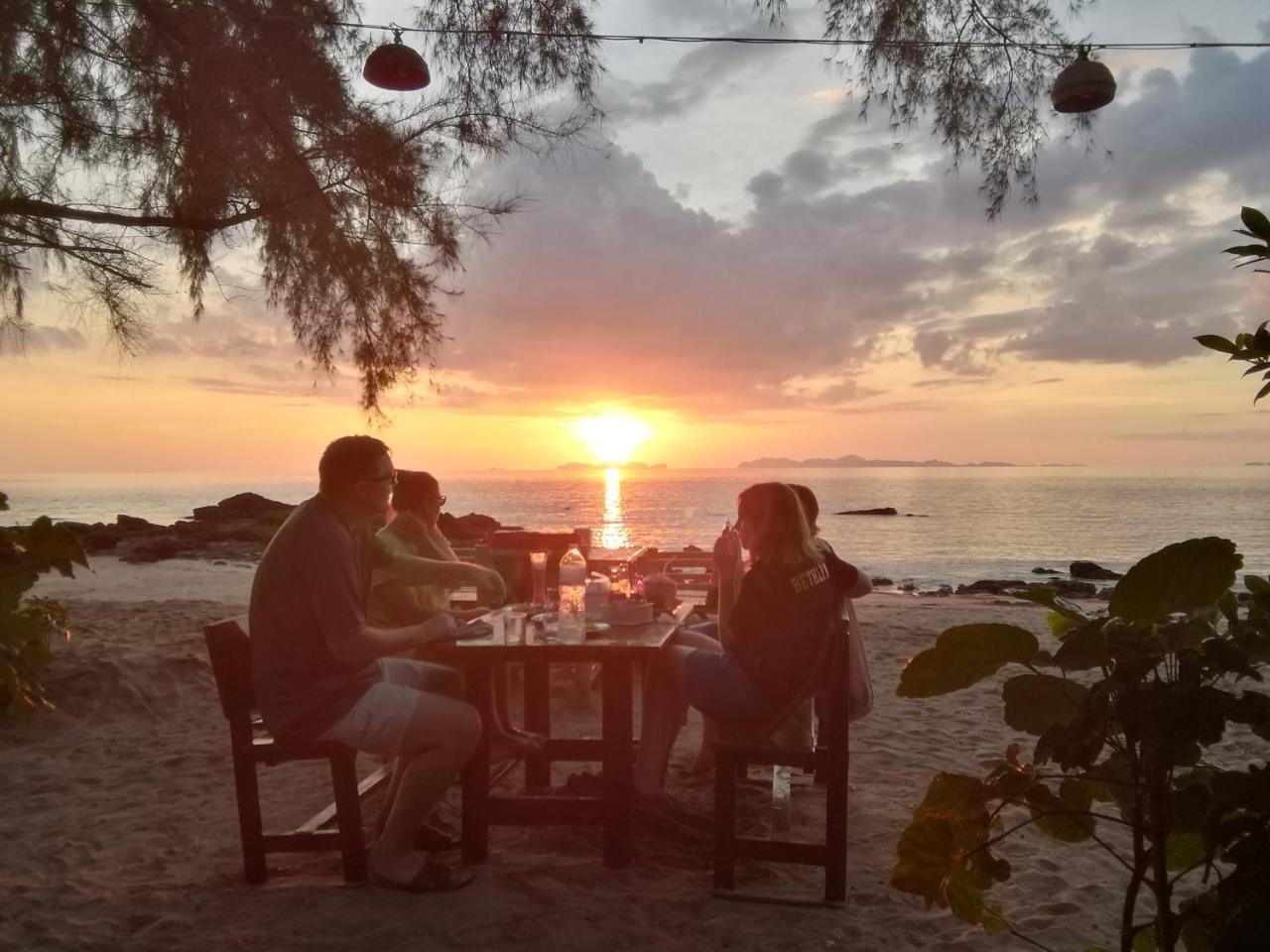 Kohjum Freedom Resort ジュム島 エクステリア 写真